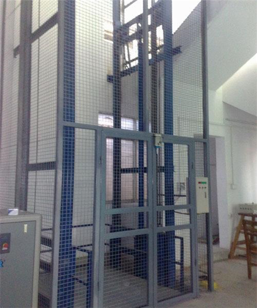 導軌式升降機